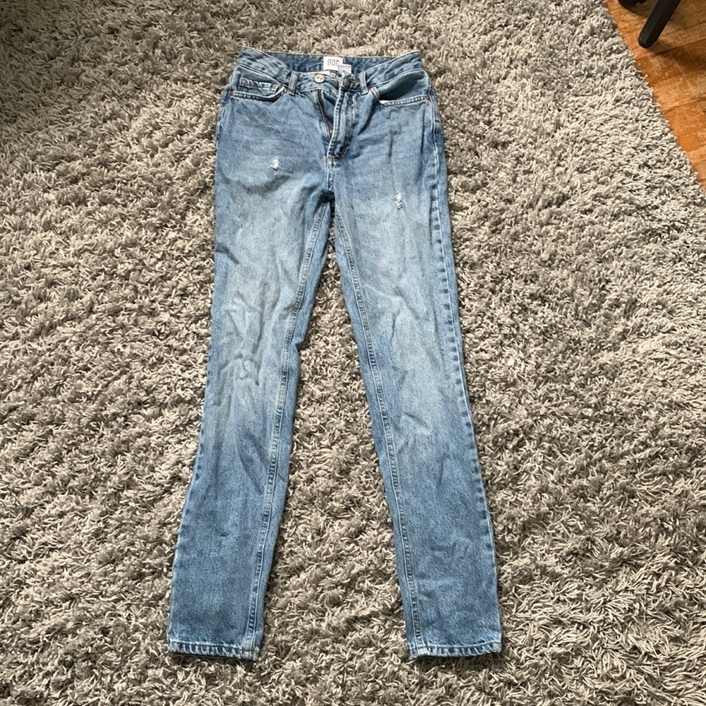 distressed urban outfitters mom jeans